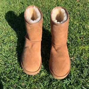 UGG 🔴 Classic Chestnut Boots